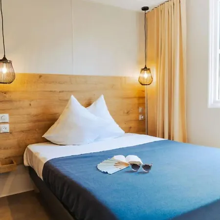 Camping Mobil-home Pour 4 Personnes Avec Terrasse à - Api-1-52-1458 *