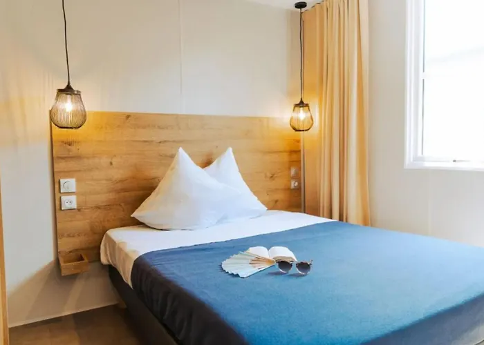 Camping Mobil-home Pour 4 Personnes Avec Terrasse à - Api-1-52-1458 *