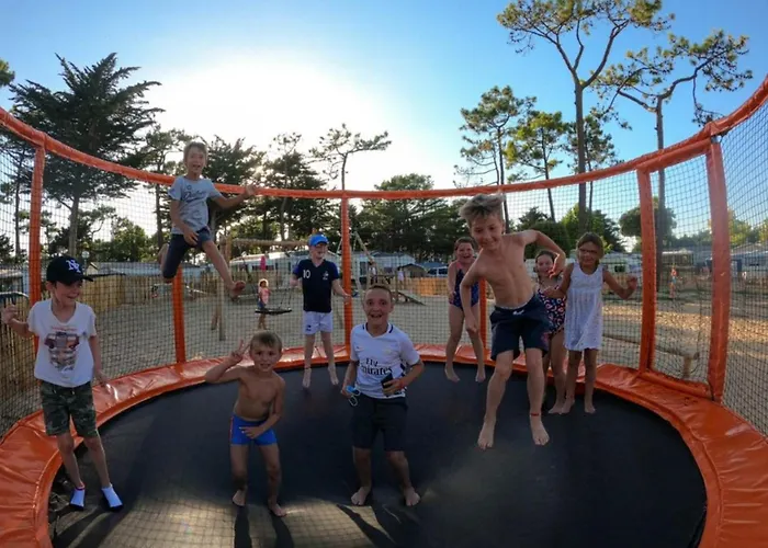 Camping Mobil-home Pour 4 Personnes Avec Terrasse à - Api-1-52-1458 *